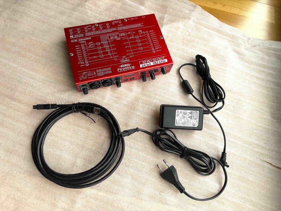 Roland Edirol FA-101.