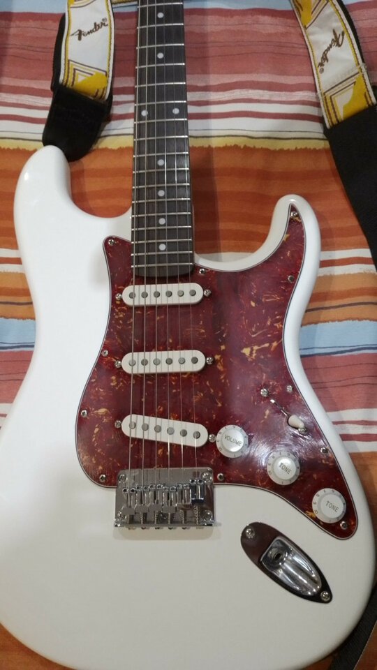 Partcaster Squier + Pastillas Mex Standard + Mastil Cambiado
