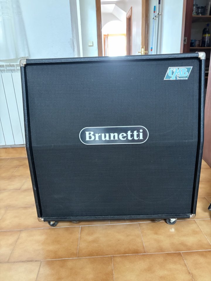 Pantalla brunetti xl de segunda mano · Foto 1 de 4 · Navarra · 350 €