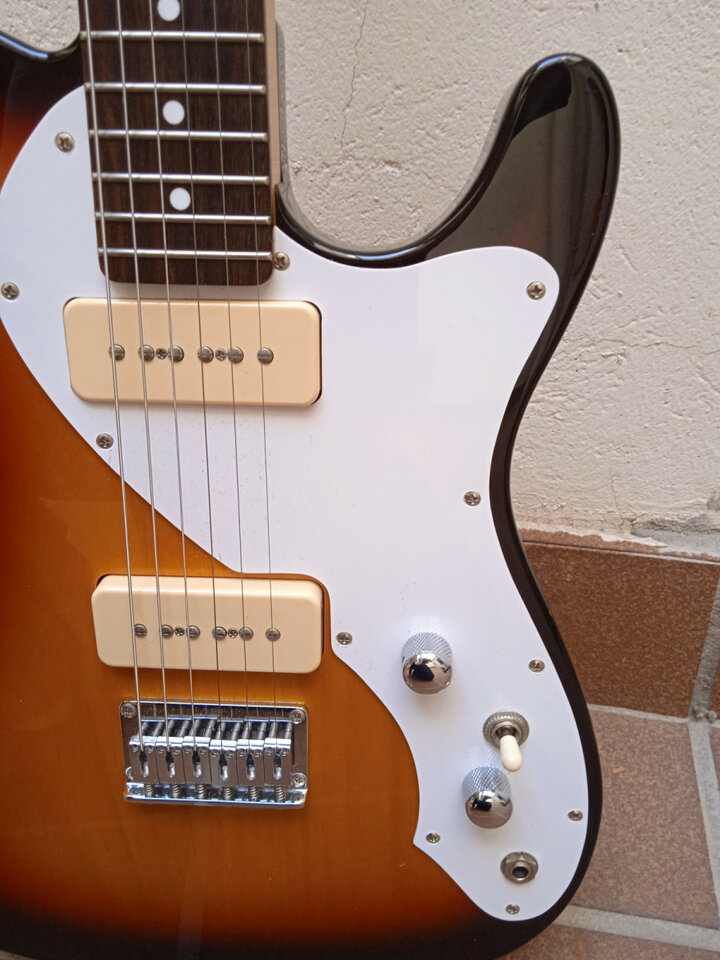 2020 Moon Reggae Master Junior o Jr. con pastillas P-90's  Made in Japan