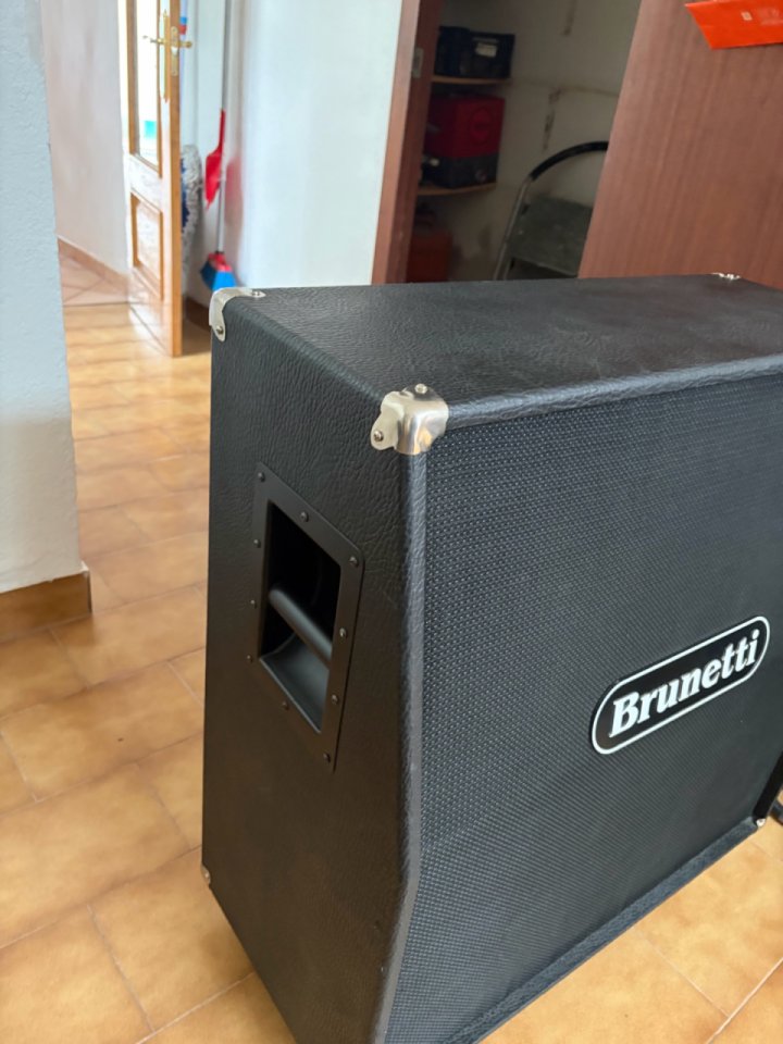 Pantalla brunetti xl de segunda mano · Foto 2 de 4 · Navarra · 350 €