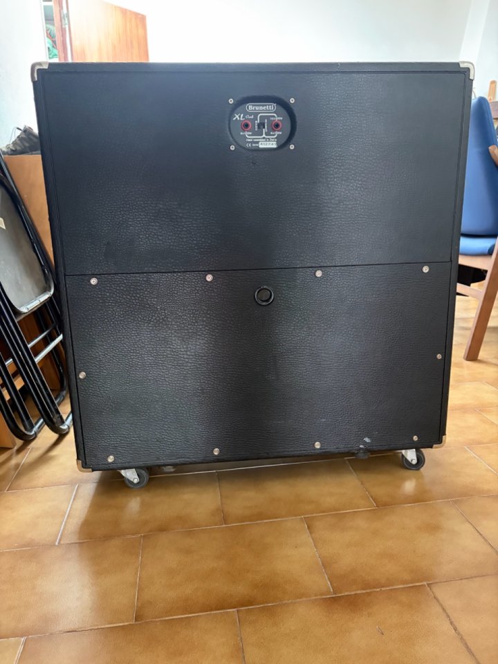 Pantalla brunetti xl de segunda mano · Foto 3 de 4 · Navarra · 350 €