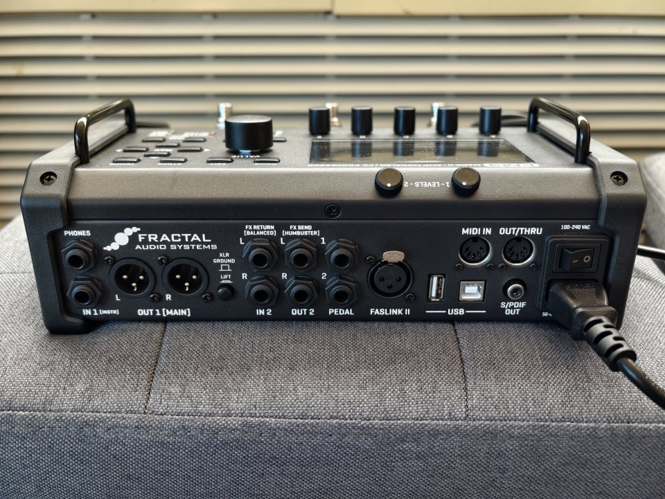 Fractal Audio FM3 Mark II Turbo+Cab packs y IRs de pago extra de segunda mano · Foto 3 de 3 · Madrid · 1099 €