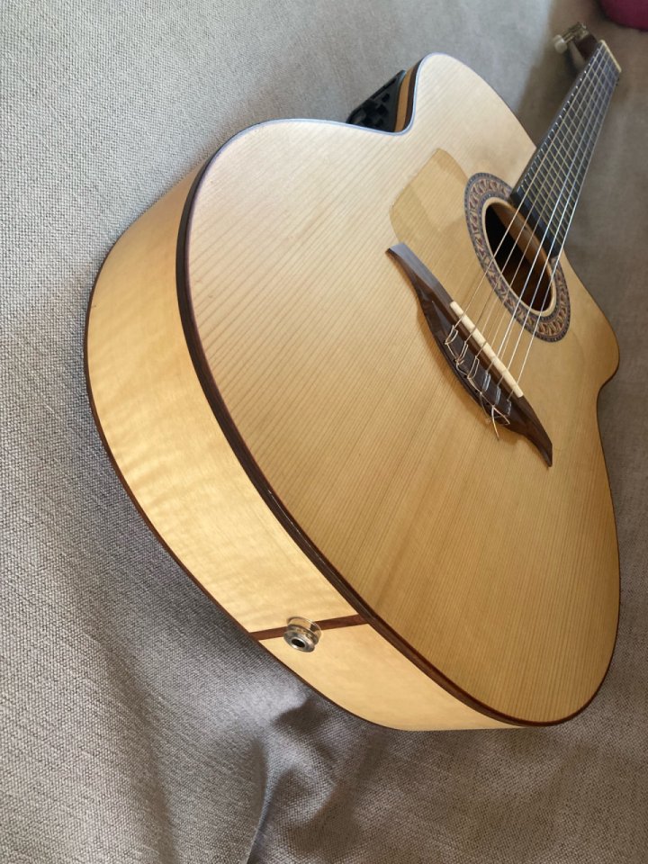 Guitarra clásica Manuel Rodríguez C11 de segunda mano · Foto 2 de 8 · Sevilla · 300 €