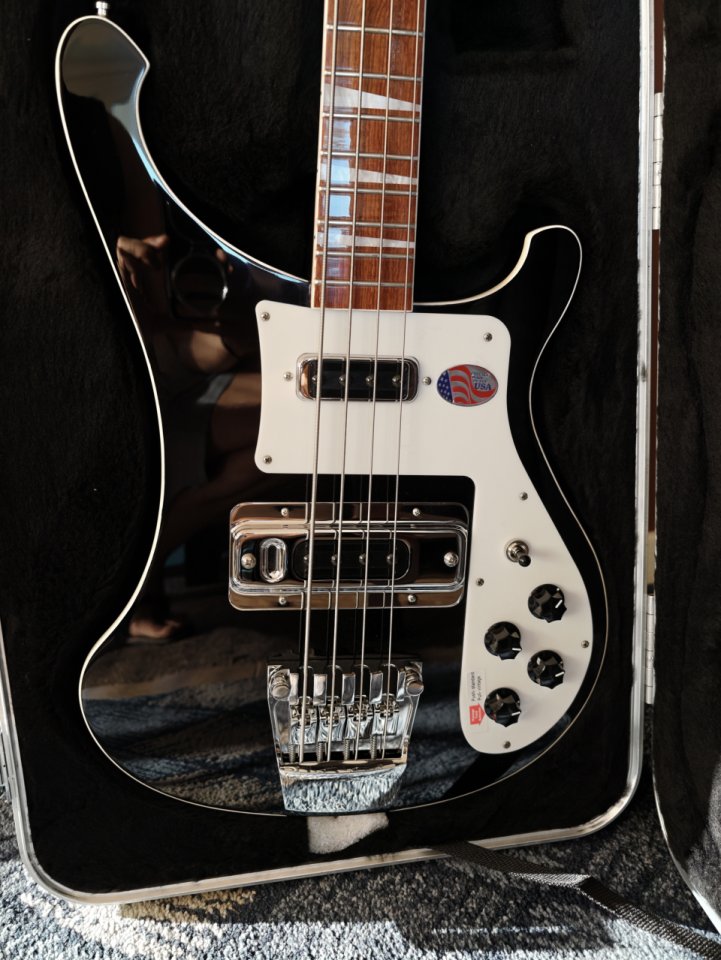 Bajo Rickenbacker 4003 Jetglo 2026. Nuevo sin estrenar. de segunda mano · Foto 2 de 5 · Madrid · 2700 €