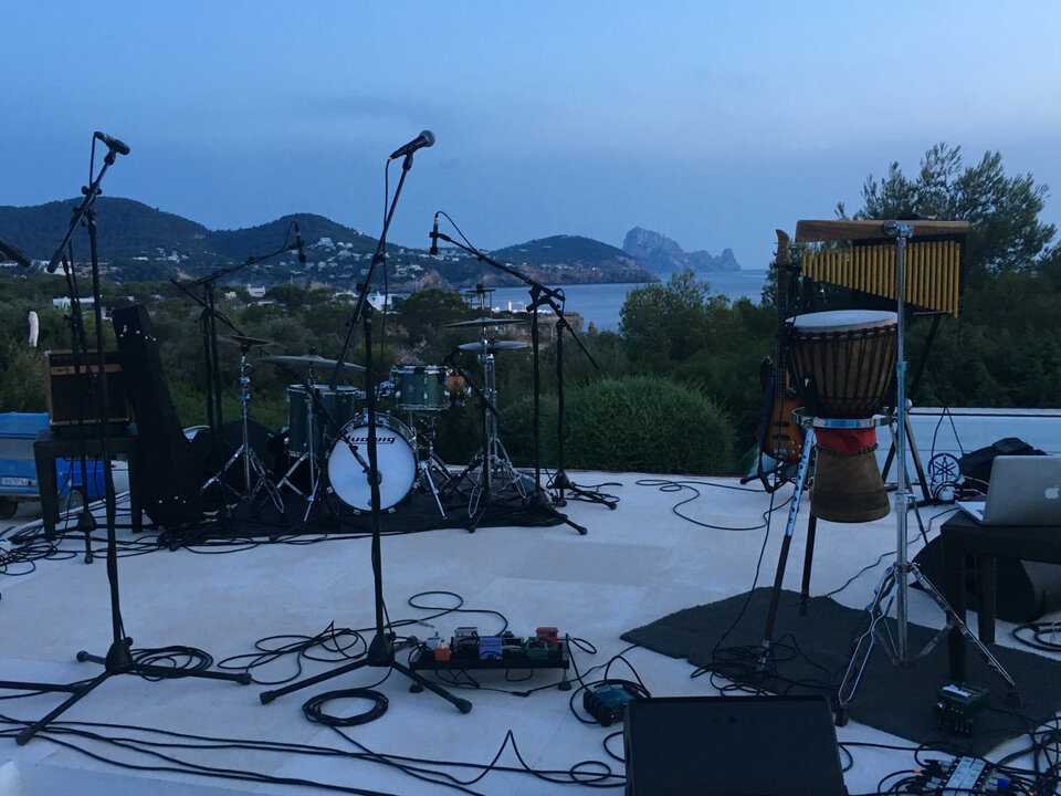 Se ofrece Técnico de Sonido y Alquiler de Equipo