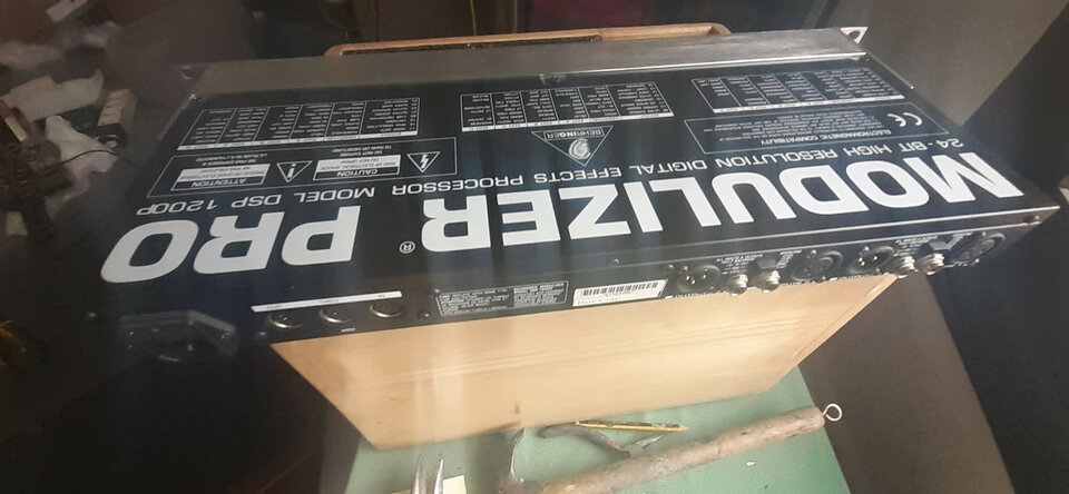 Modulizer pro DSP 1200P BEHRINGER