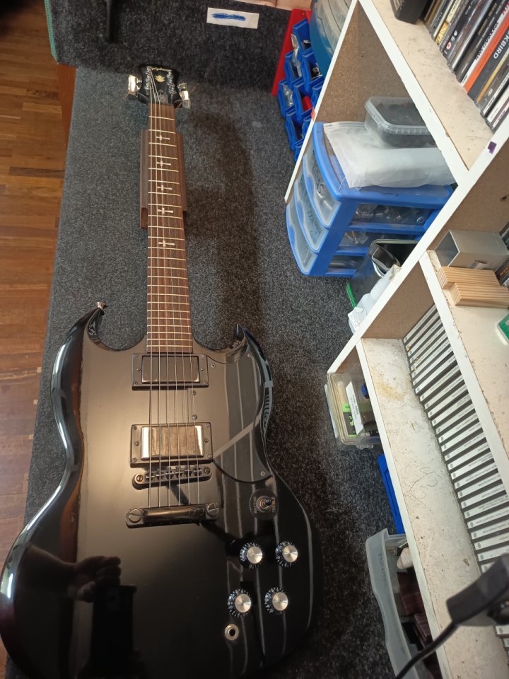 Tony Iommi (Black Sabbath)signature de segunda mano · Foto 3 de 7 · Madrid · 399 €