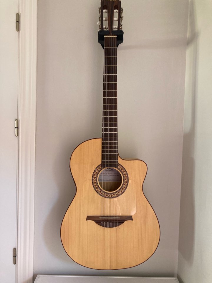 Guitarra clásica Manuel Rodríguez C11 de segunda mano · Foto 4 de 8 · Sevilla · 300 €