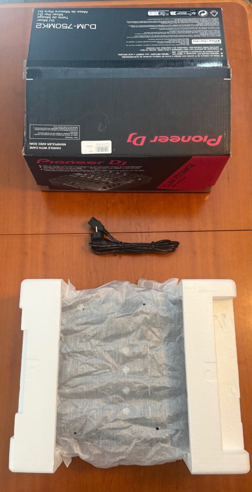 Pioneer DJM-750MK2 – Estado Impecable / Solo Uso en Estudio (Caja Original) de segunda mano · Foto 3 de 4 · Cantabria · 900 €