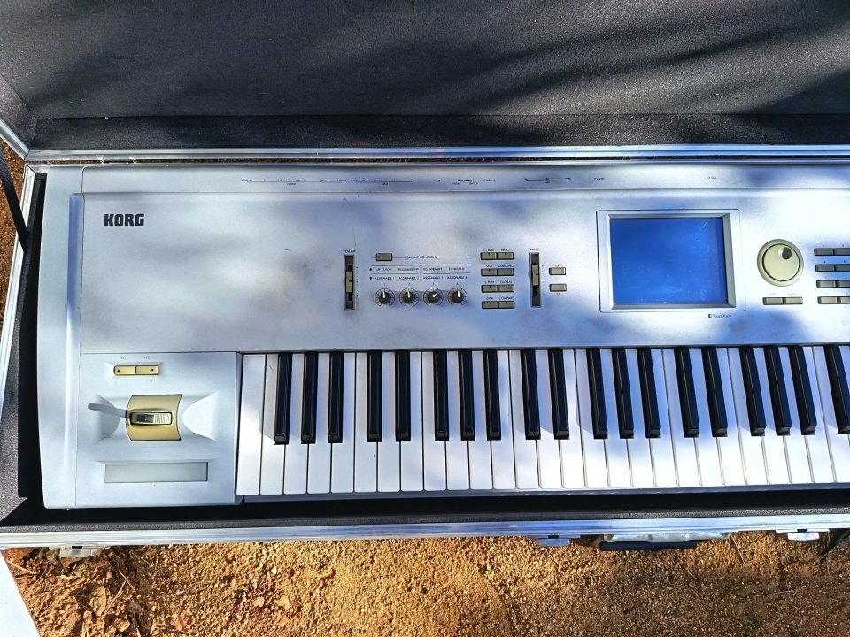 Korg Triton pro 76 de segunda mano · Foto 3 de 4 · Cáceres · 500 €
