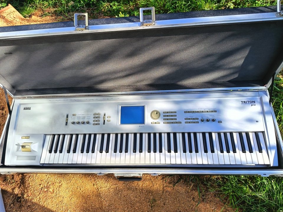 Korg Triton pro 76 de segunda mano · Foto 4 de 4 · Cáceres · 500 €