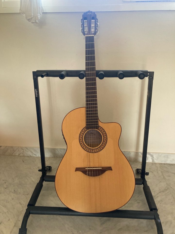 Guitarra clásica Manuel Rodríguez C11 de segunda mano · Foto 7 de 8 · Sevilla · 300 €
