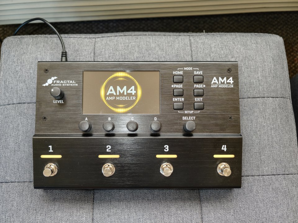 Fractal Audio AM4 + Cab packs & IRs de pago extra de segunda mano · Foto 2 de 4 · Madrid · 700 €