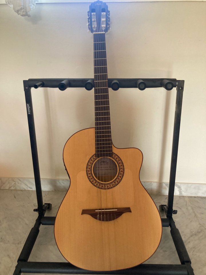 Guitarra clásica Manuel Rodríguez C11 de segunda mano · Foto 8 de 8 · Sevilla · 300 €