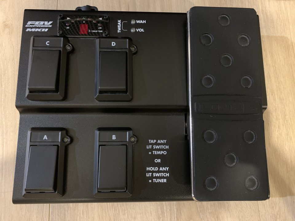 Amplificador Line 6 Amplifi 75 + pedalera FBV-MKII