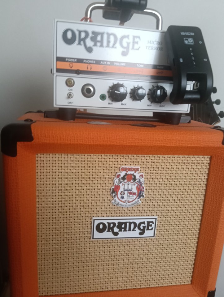 Guitarra y ampli de segunda mano · Foto 3 de 4 · Madrid · 300 €