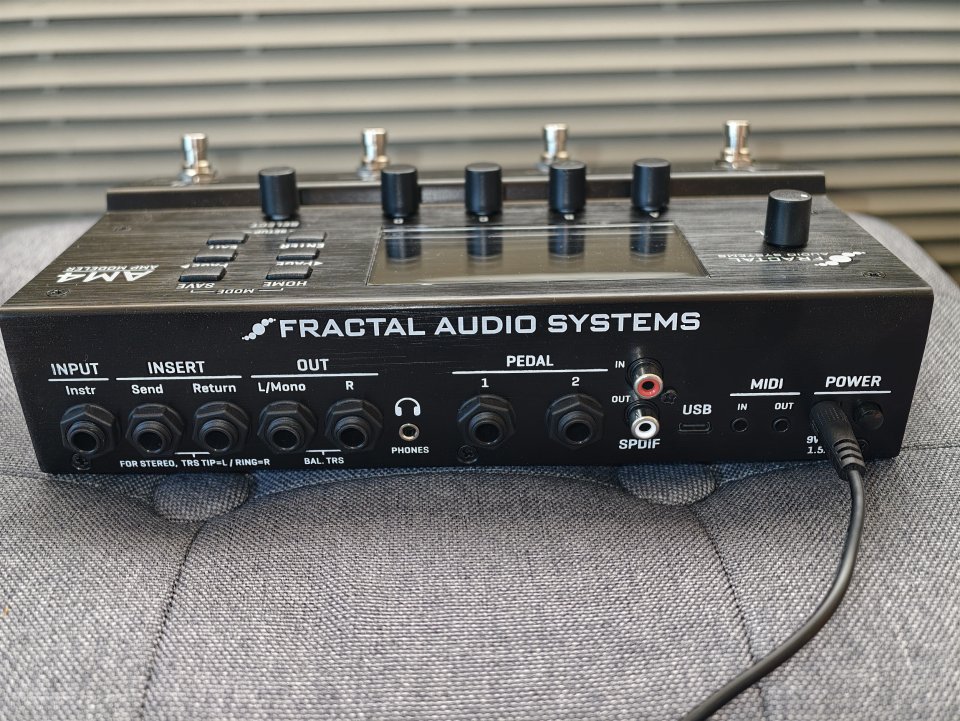 Fractal Audio AM4 + Cab packs & IRs de pago extra de segunda mano · Foto 4 de 4 · Madrid · 700 €