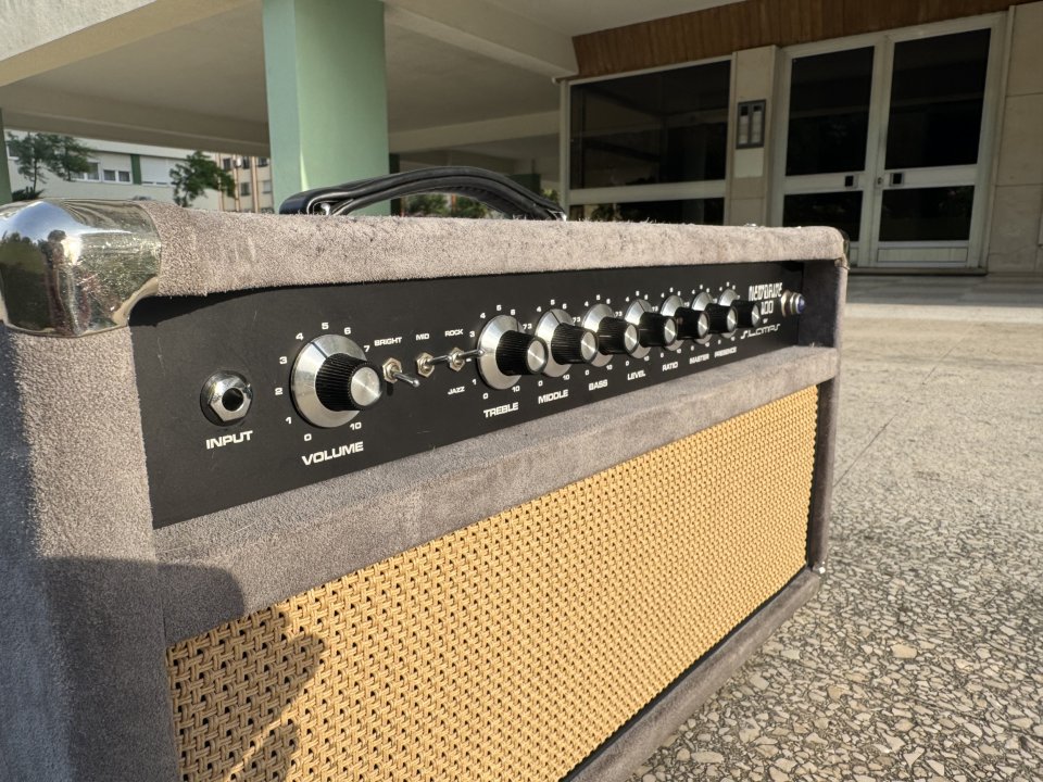 SL Amps New Drive 100 Amplificador de segunda mano · Foto 1 de 3 · Huelva · 1900 €