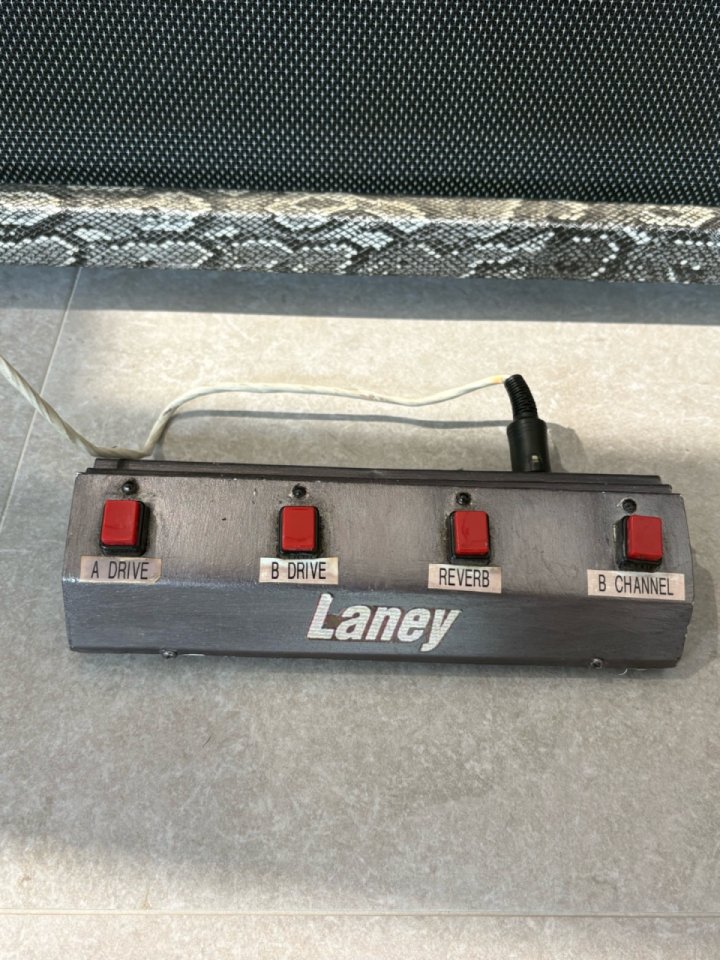 Amplificador a válvulas Laney Chrome- O-Zone de segunda mano · Foto 4 de 6 · Cantabria · 590 €