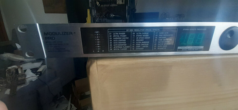 Berhinger Modulizer Pro 1200 P