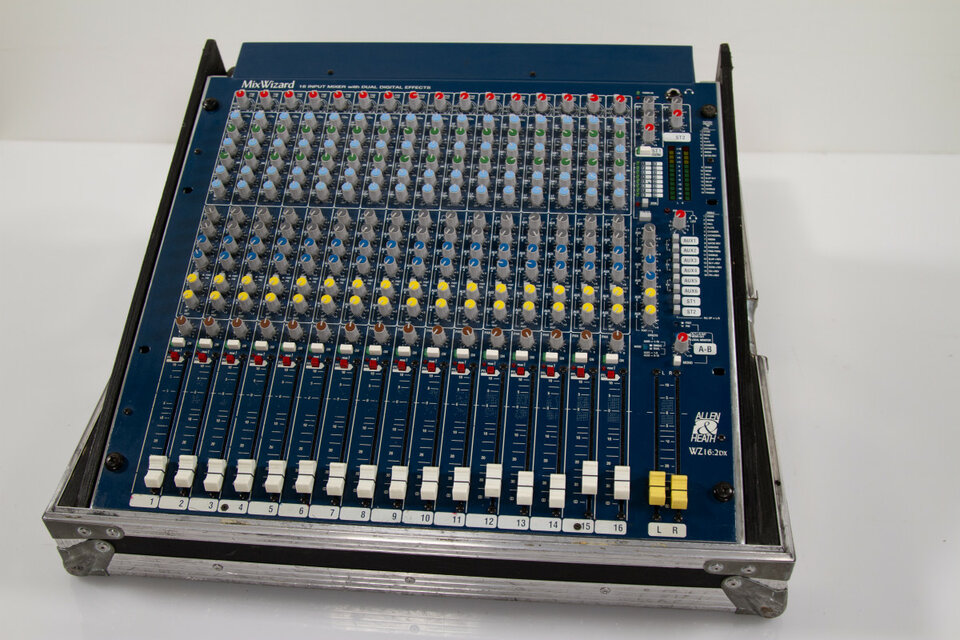 MESA DE CONTROL Allen & Heat Mix Wizard 16 canales