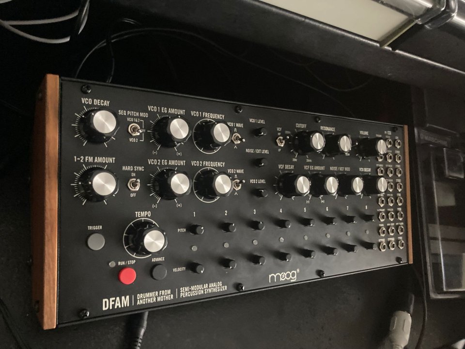 Moog Dfam sintetizador analógico