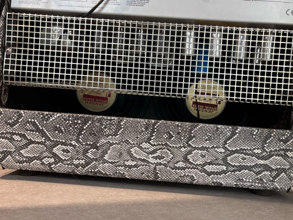 Amplificador a válvulas Laney Chrome- O-Zone de segunda mano · Foto 5 de 6 · Cantabria · 590 €