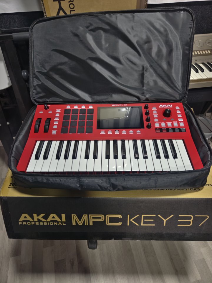 Akai MPC 37 key