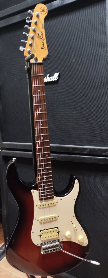 Guitarra eléctrica Yamaha Pacifica 112J del año 2000