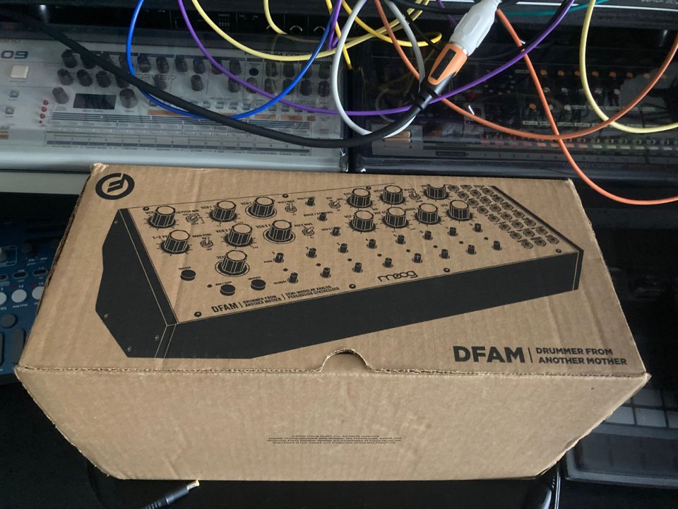 Moog Dfam sintetizador analógico
