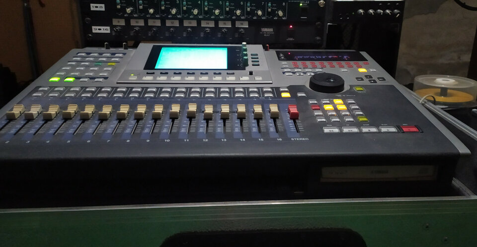 Estacion de mezcla y grabación digital Yamaha