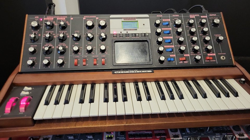 Moog Voyager con Flight Case da Thomann de segunda mano · Foto 1 de 5 · Barcelona · 2200 €