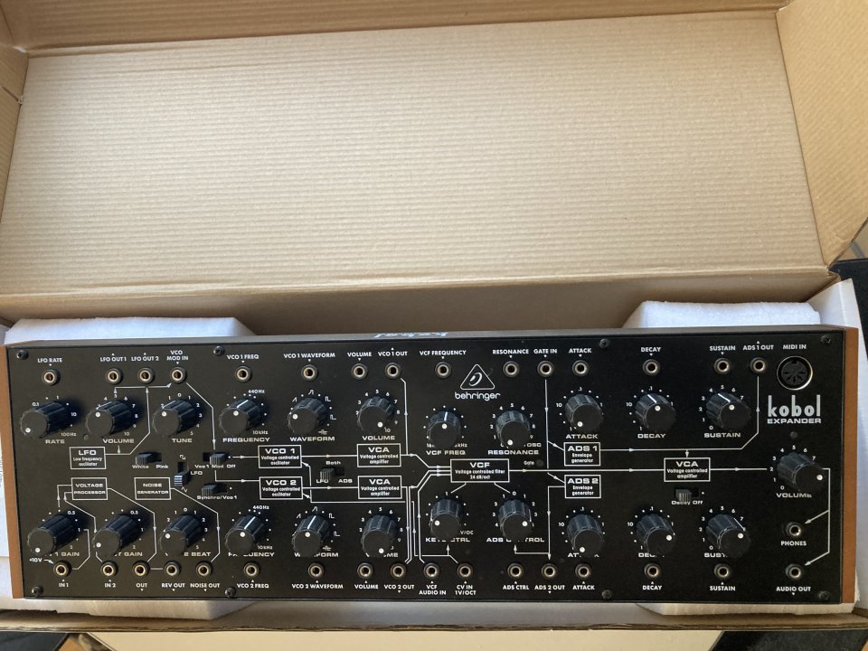 Behringer Kobol Expander de segunda mano · Foto 1 de 5 · Madrid · 90 €