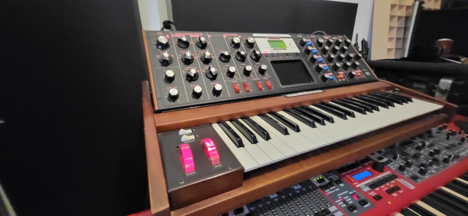 Moog Voyager con Flight Case da Thomann de segunda mano · Foto 2 de 5 · Barcelona · 2200 €
