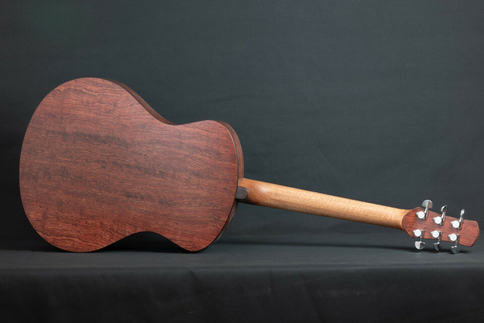 Guitarra acústica hecha a mano. Liquidación de Stock