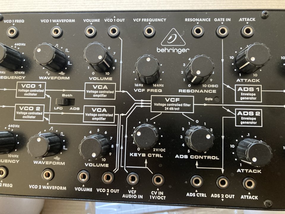 Behringer Kobol Expander de segunda mano · Foto 2 de 5 · Madrid · 90 €