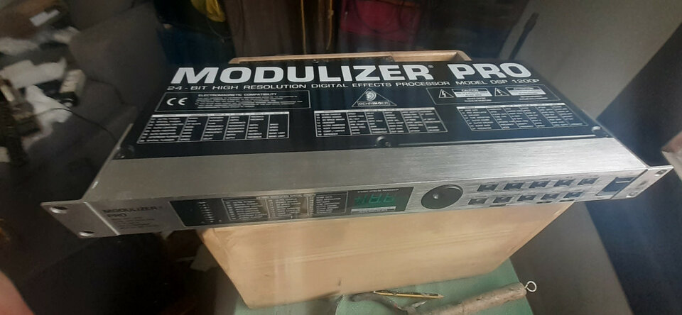 Berhinger Modulizer Pro 1200 P