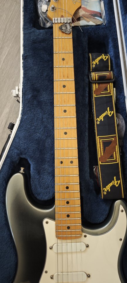 Fender Stratocaster Plus USA (1990) - Acabado Black Pearl Burst + Estuche de segunda mano · Foto 3 de 10 · Madrid · 1500 €