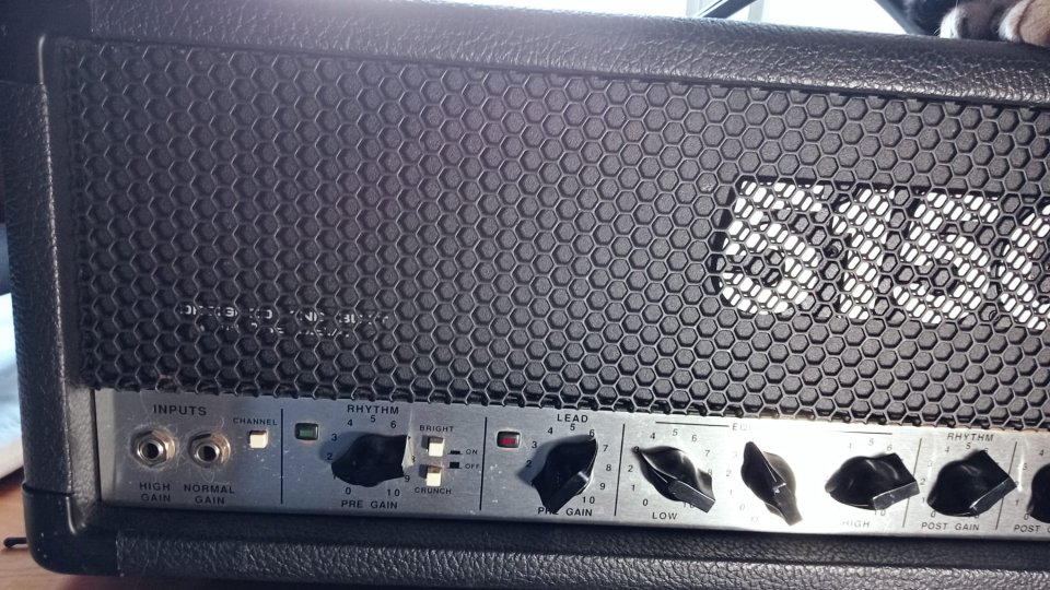 Vendo Amplificador de Guitarra Peavey 5150 con pantalla peavey