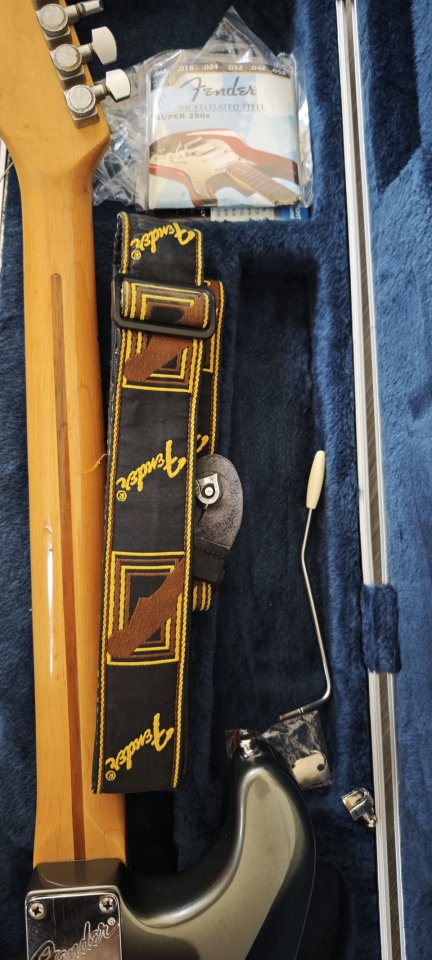 Fender Stratocaster Plus USA (1990) - Acabado Black Pearl Burst + Estuche de segunda mano · Foto 7 de 10 · Madrid · 1500 €
