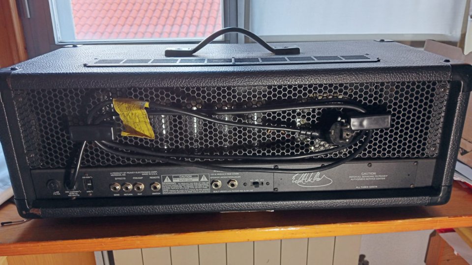 Vendo Amplificador de Guitarra Peavey 5150 con pantalla peavey