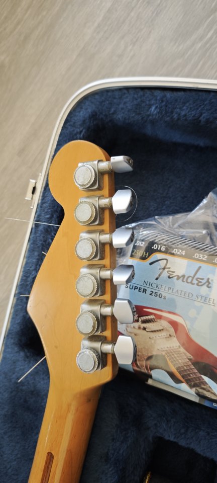 Fender Stratocaster Plus USA (1990) - Acabado Black Pearl Burst + Estuche de segunda mano · Foto 8 de 10 · Madrid · 1500 €