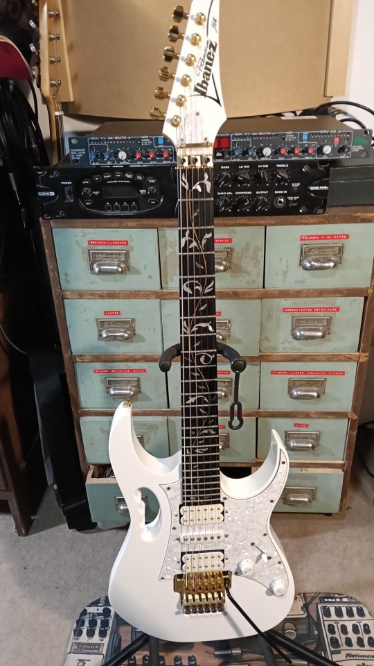 Ibanez JEM7VP-WH Steve Vai Signature + Gigbag