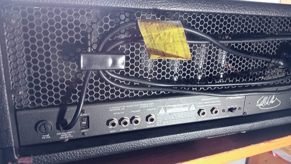 Vendo Amplificador de Guitarra Peavey 5150 con pantalla peavey