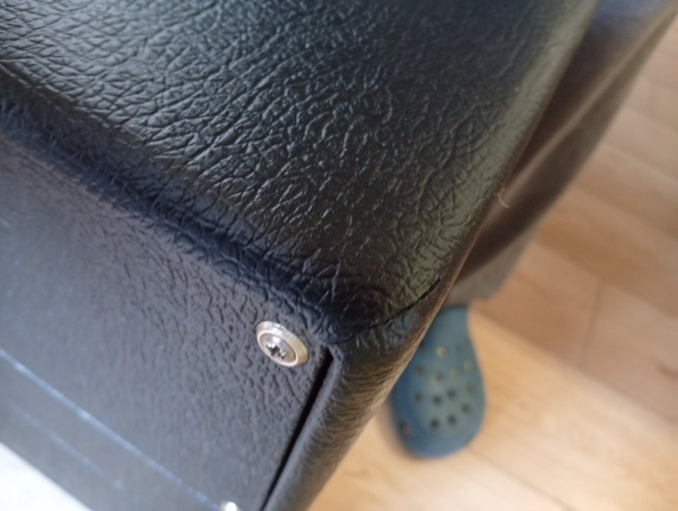 Pantalla Knifeville 1x12 de segunda mano · Foto 3 de 9 · Madrid · 200 €
