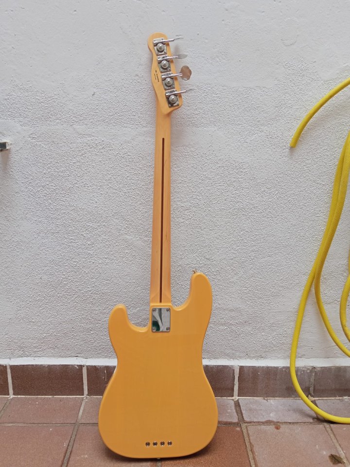 Fender Precision '51 Japan NUEVO! solo pesa 3,59 Kg.