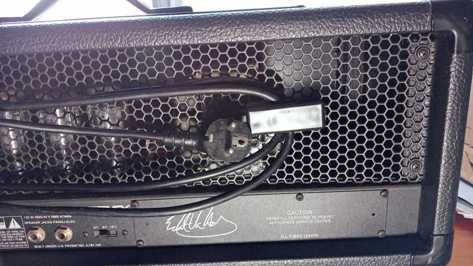 Vendo Amplificador de Guitarra Peavey 5150 con pantalla peavey