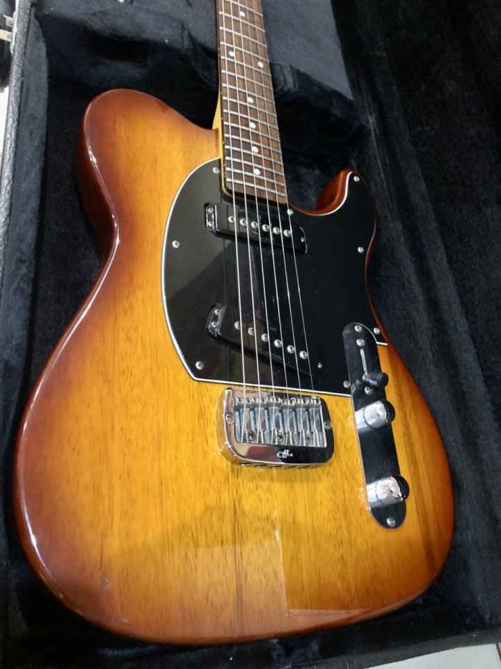 Guitarra G&L Asat tribute