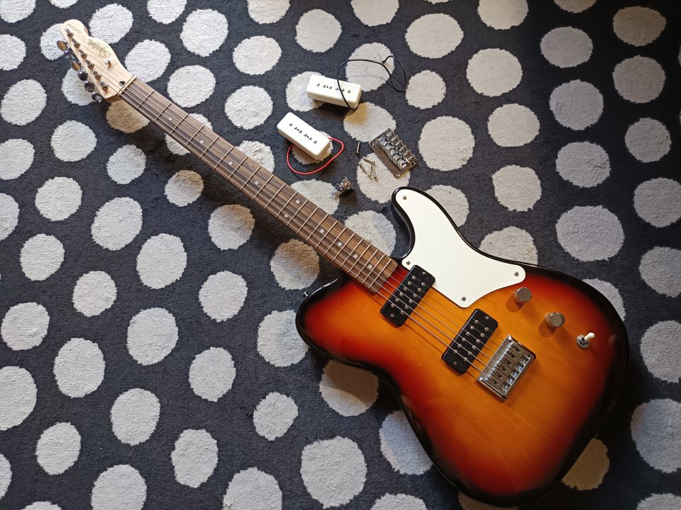 Squier Paranormal Cabronita Baritone Telecaster con mods